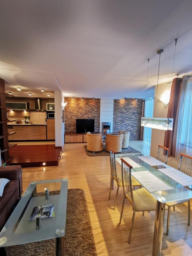 Uroczy Apartament Przy Deptaku Z Parkingiem. Polanica-Zdrój Eksteriør billede