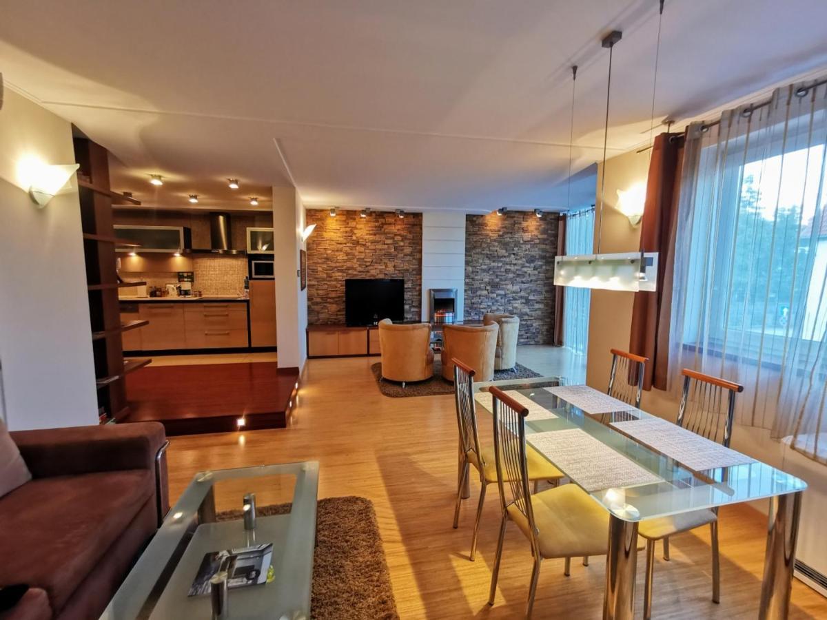 Uroczy Apartament Przy Deptaku Z Parkingiem. Polanica-Zdrój Eksteriør billede
