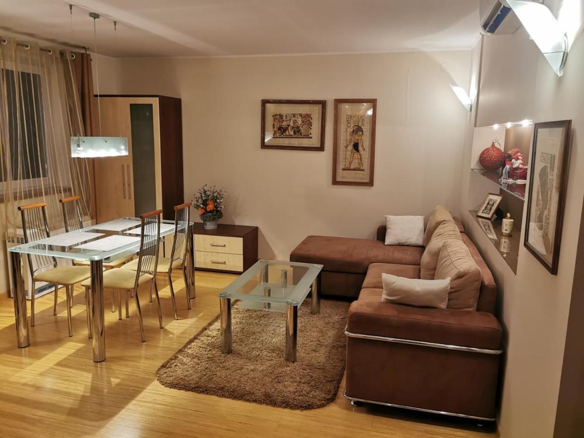 Uroczy Apartament Przy Deptaku Z Parkingiem. Polanica-Zdrój Eksteriør billede